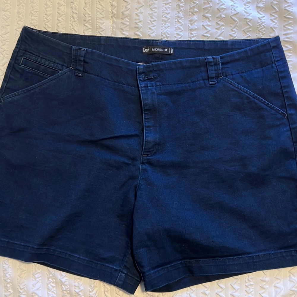 Women’s Lee mid rise fit shorts